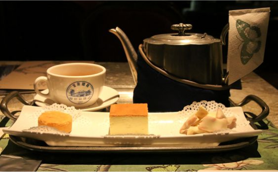 カステラとお茶の画像